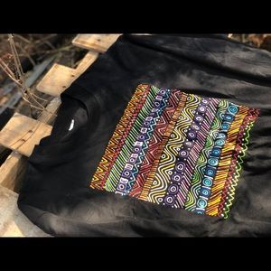 *SOLD*VTG 90s Long Sleeve Abstract Tee